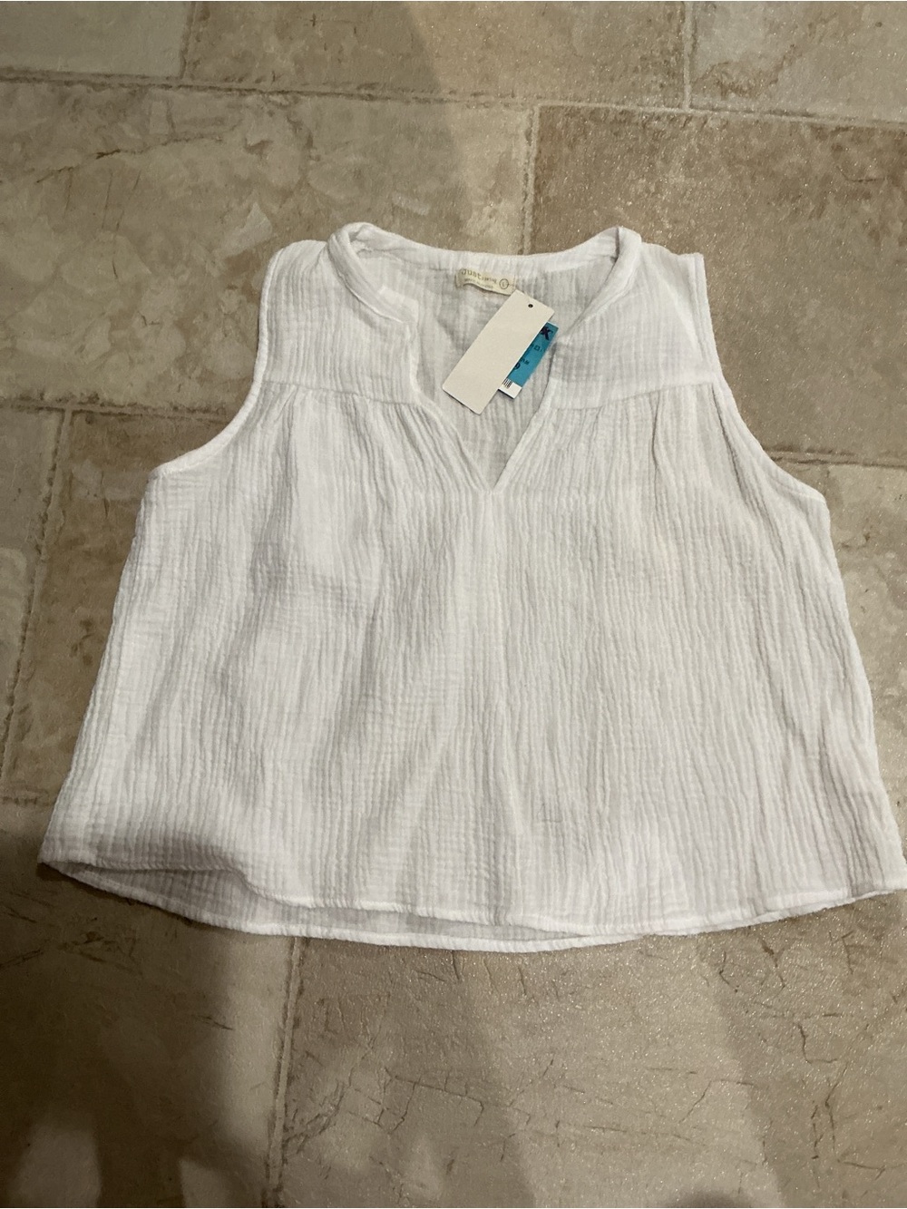 Just Living White Sleeveless Textured V-Notch Tank